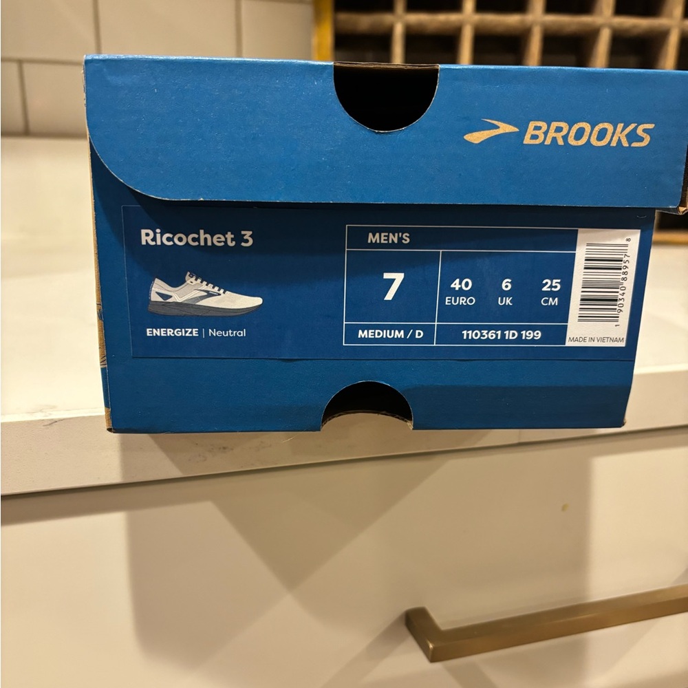 Brooks Ricochet tennis shoes